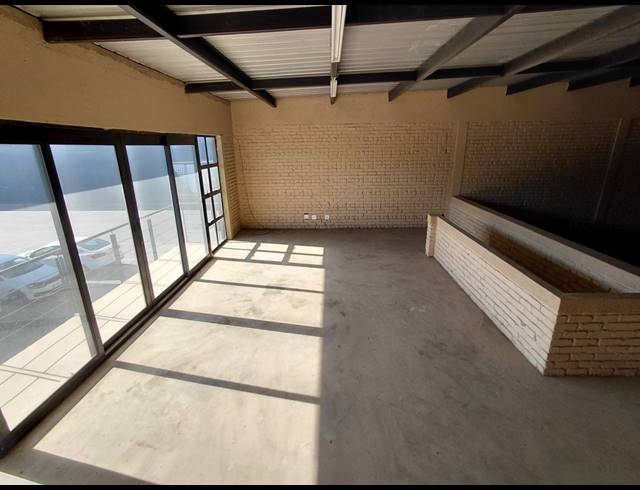 334M² WAREHOUSE TO LET IN POMONA